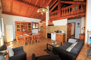Salle a manger cuisine du chalet Eterlou